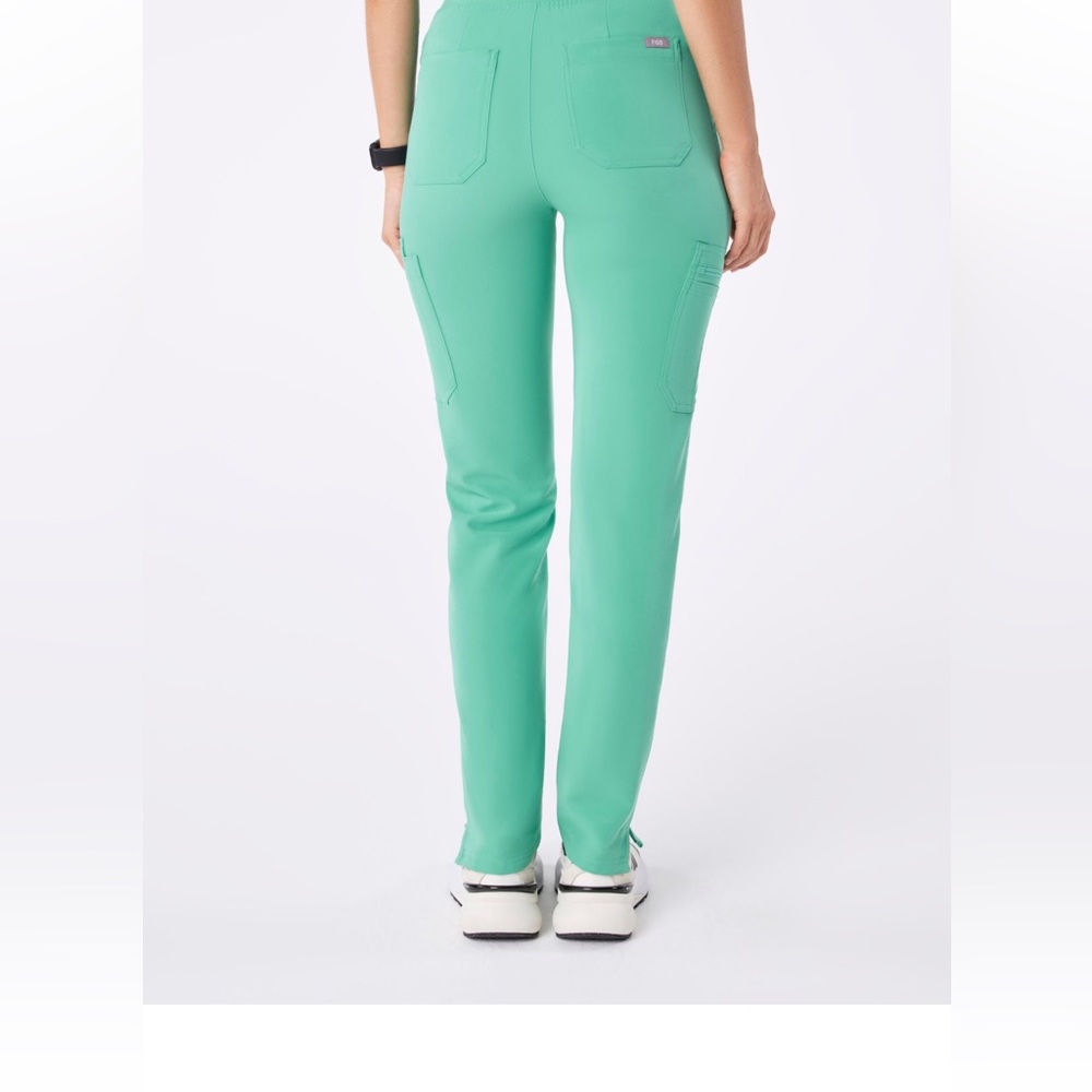 Figs surgical green scrubs yola bottom and top - Picture 3 of 6